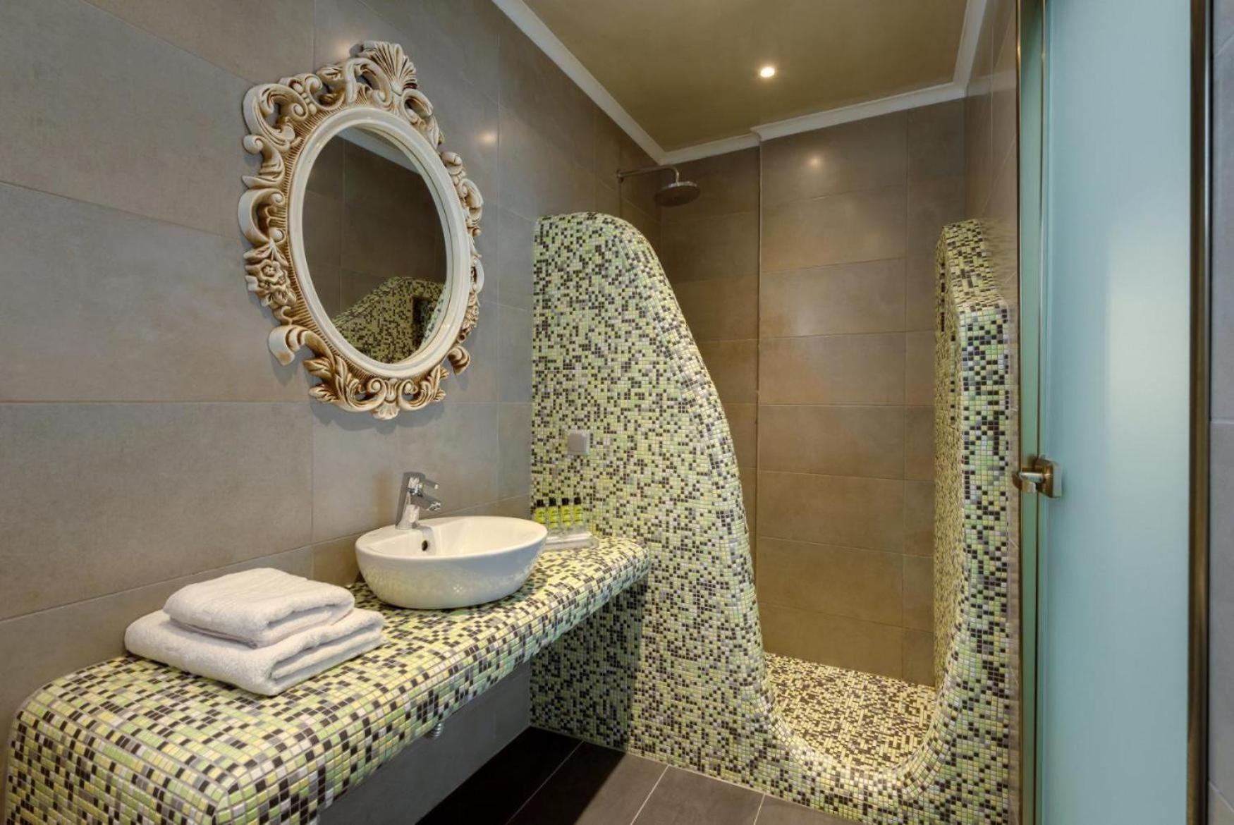 B Suites Тира Экстерьер фото