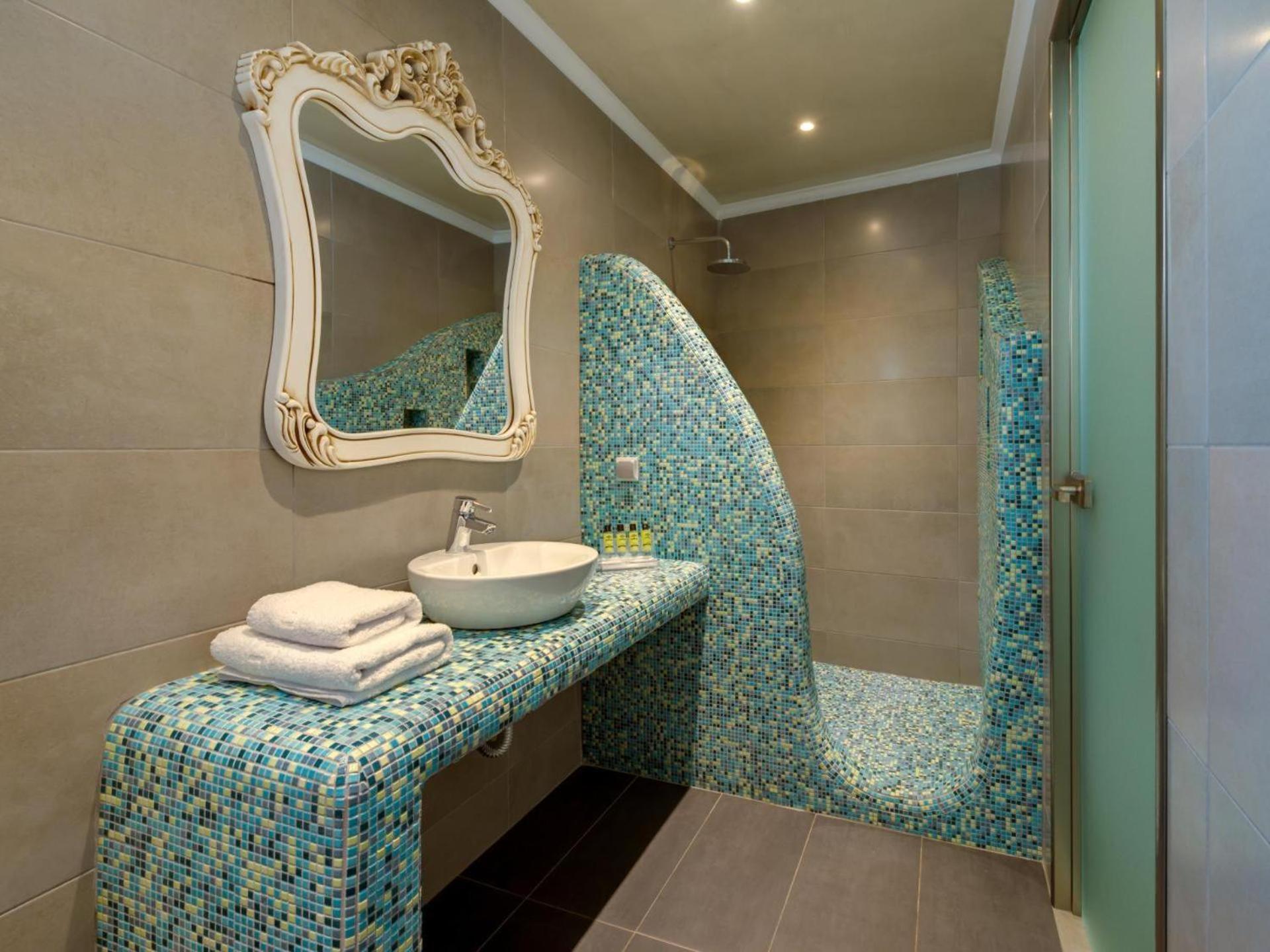 B Suites Тира Экстерьер фото