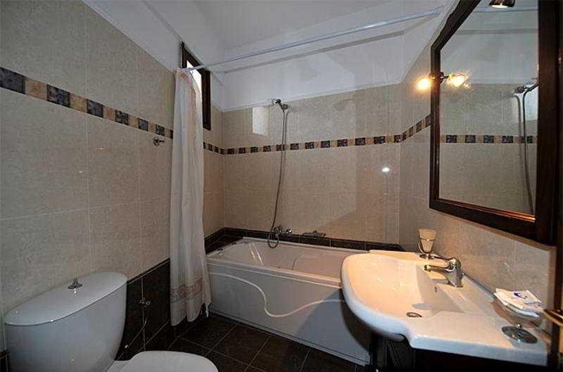 B Suites Тира Экстерьер фото