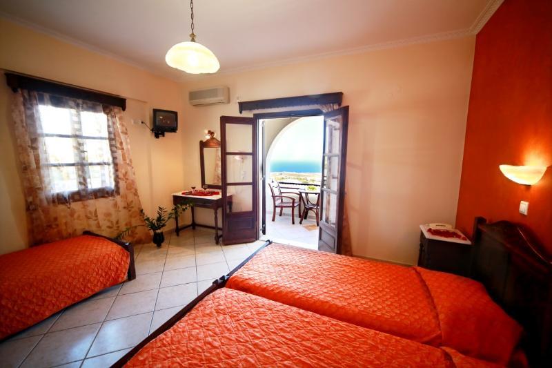 B Suites Тира Экстерьер фото