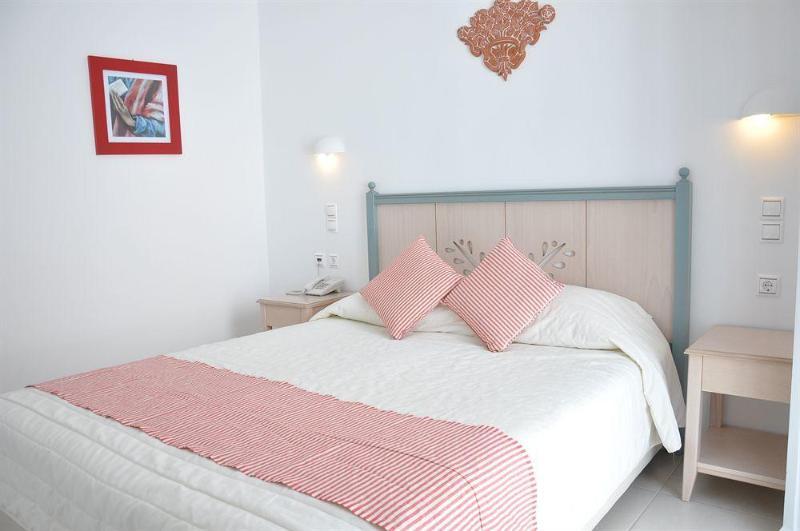 B Suites Тира Экстерьер фото