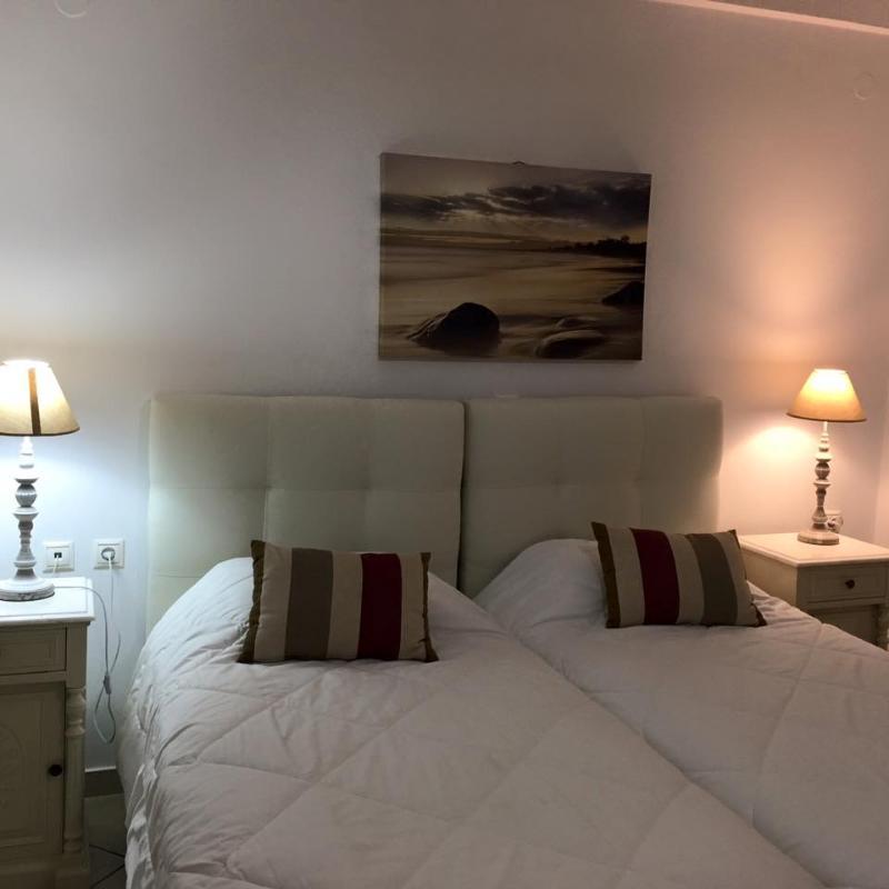 B Suites Тира Экстерьер фото