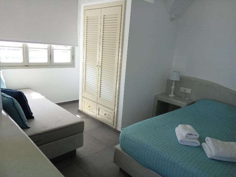 B Suites Тира Экстерьер фото